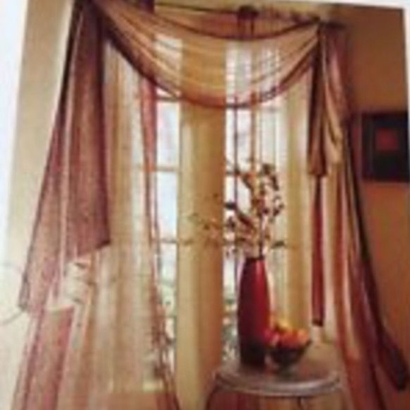 Croscill Valance~Gold/Red Brown/Black Southwestern~20x87"~Continental Rod Pocket Croscill Valance~Gold/Red Brown/Black Southwestern~20x87"~Continental Rod Pocket